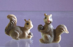 Mini Eichhörchen aus Steinharz 2 Stück